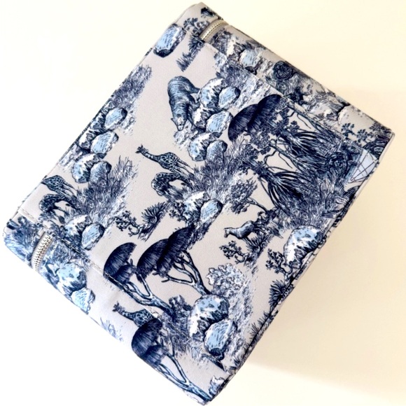 💙🤍 NEW Dior Beauty Limited Around the World Vanity - Picture 4 of 7